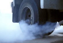 Στο στόχαστρο της ΕΕ οι εκπομπές ρύπων CO2 από τα φορτηγά