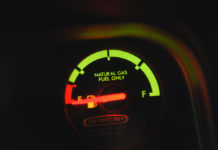 Το YME επιδοτεί το… δυσεύρετο φυσικό αέριο στα επαγγελματικά οχήματα