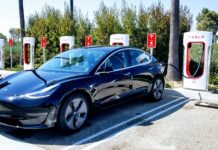 Tesla: Υπερ-κέντρο εξυπηρέτησης πελατών στην Γερμανία