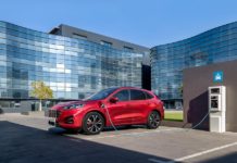 Στην… πρίζα και το νέο Ford Kuga