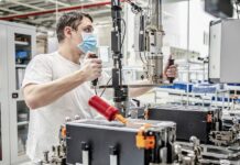 Skoda: Επανέναρξη παραγωγής μπαταριών υψηλής τάσης