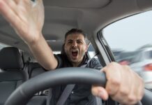Έρευνα: 6 στους 10 Έλληνες οδηγούς βρίζουν και κορνάρουν χωρίς λόγο
