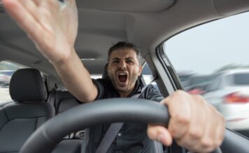 Τσαμπούκας αλλά και «κότα» ο Έλληνας οδηγός! Τι απέδειξε πανευρωπαϊκή έρευνα;