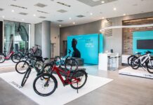 Έναρξη λειτουργίας του πρώτου “experience store” με e-Bikes της Kosmoride