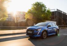 Peugeot e-208: Tο γρηγορότερο ηλεκτρικό αυτοκίνητο σε αγώνα 300 χλμ.!