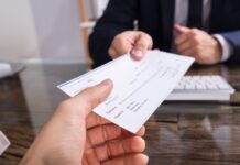 Ο επιτήδειος έμπορος ΙΧ της Θήβας μοιράζει και ακάλυπτες επιταγές!