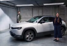 Οι σχεδιαστές του μέλλοντος αξιολογούν το Mazda MX-30