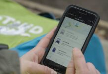 Έξυπνη συνεργασία οχημάτων van της Ford και πεζών couriers