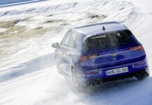 «Χορεύοντας» το χιόνι με το VW Golf R των 320 ίππων!