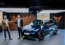 Ο Marcter Stegen ανακαλύπτει το Cupra Born
