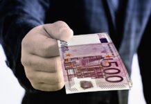 Στην Ελλάδα τα συμφέροντα των ολίγων καλά κρατούν