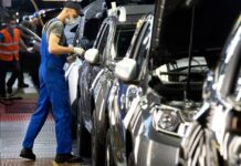 Η κρίση στην Ουκρανία «μείωσε» ήδη κατά 400.000 τις ετήσιες πωλήσεις!