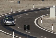 Πέτυχε η επαγωγική φόρτιση εν κινήσει στο Fiat 500