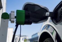 Η Ford δοκιμάζει ένα ρομποτικό σταθμό φόρτισης