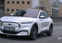 Η Mustang Mach-E «εκπαιδεύει» νέους οδηγούς