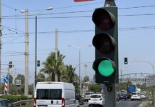 Τι απαντά η Περιφέρεια Αττικής για τις κάμερες στα φανάρια;
