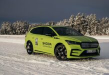 Το Skoda Enyaq RS iV επιτυγχάνει δύο ρεκόρ Guinness