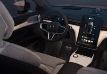 Άπλετο ηλιακό φως στην καμπίνα του Volvo EX90