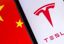 Έξυπνα συνδεδεμένα οχήματα ετοιμάζει η Tesla!