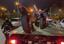 Oδηγός Μοτό χωρίς δίπλωμα, ασφάλεια και πινακίδες έκανε βόλτες στο Σύνταγμα