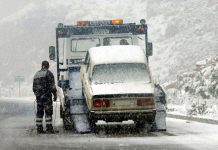 Η κακοκαιρία ακινητοποίησε χιλιάδες οχήματα