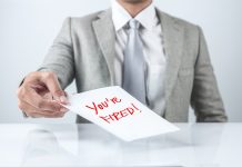 Απολύθηκε γιατί αγόρασε αυτοκίνητο αντίπαλης μάρκας!