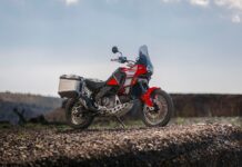Ducati DesertX Discovery: Με νέο χρωματισμό και πιο πλούσιο εξοπλισμό