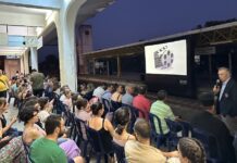 Προβολή κινηματογραφικών ταινιών σε σιδηροδρομικούς σταθμούς