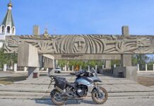 QJMOTOR SRT 800X: Φινάλε στις ακτές του Ειρηνικού