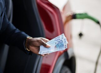 Τι αλλάζει στο ακατάσχετο όριο της επιδότησης για ηλεκτροκίνηση;