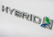 Πόσοι Έλληνες απέκτησαν εξηλεκτρισμένο αυτοκίνητο τον Μάρτιο;