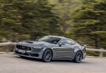 H Ford Mustang Dark Horse συναρπάζει τον Max Verstappen!