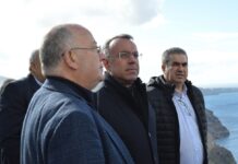 Επίσκεψη Σταϊκούρα και Ταχιάου στη Σαντορίνη