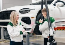 Η Bentley εγκαινίασε το νέο Κέντρο Αριστείας