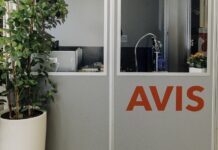 Η Avis ηχογράφησε αποσπάσματα βιβλίων για άτομα με οπτική αναπηρία