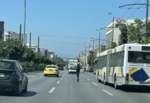 Απίστευτο! Πατίνι προσπερνά αυτοκίνητα και λεωφορείο στη Λεωφόρο Συγγρού