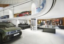 H Renault πραγματοποιεί τη μεγάλη επιστροφή στα Ηλύσια Πεδία