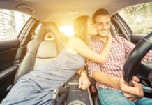 Νέος ΚΟΚ: Πόσο κοστίζει μια αγκαλιά στην… συνοδηγό;