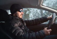 Τι δεν προβλέπει ο ΚΟΚ για οδήγηση με μπουφάν ή για κατανάλωση καφέ;