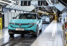 Μέσα στη γραμμή παραγωγής του νέου Nissan Leaf στο Sunderland