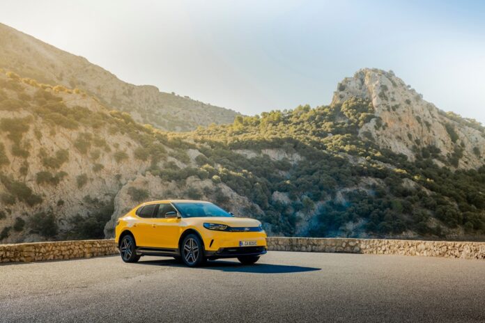 2026_Ford_Capri_Vivid_Yellow_Exterior_01