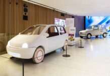 Renault Carwalk Pop Art Car: Η έκθεση που ηλεκτρίζει τα Ηλύσια Πεδία!