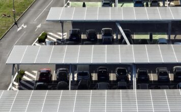 Πόσο μειώνει τα λειτουργικά κόστη ο εξηλεκτρισμός των εταιρικών στόλων;