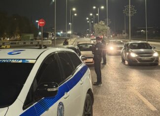 Σε ποια πόλη η Τροχαία βεβαίωνε πάνω από 1.200 κλήσεις καθημερινά για ένα μήνα;