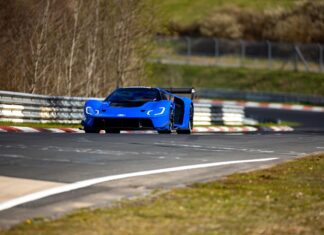 Το Ford GT Mk IV σπάει τα χρονόμετρα και κυριαρχεί στην «Πράσινη Κόλαση»