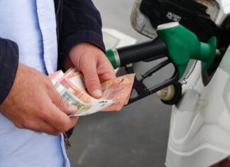 Μητσοτάκης: Πόσο θα μειωθούν οι τιμές σε αμόλυβδη και diesel έως τέλος Αυγούστου;