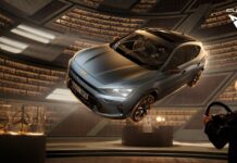 Η Cupra τοποθετεί τον οδηγό στο επίκεντρο μέσα από τον Tom Felton