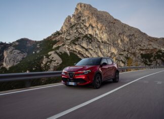 Alfa Romeo Junior Ibrida σε τιμή έκπληξη και 8 χρόνια εργοστασιακή εγγύηση