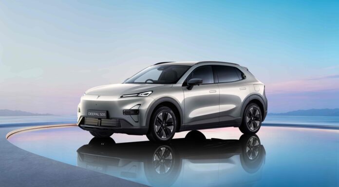 Deepal S05 PHEV exterior silver
