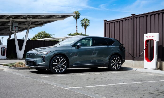 Fast-charging-gets-even-easier-for-all-electric-Volvo-drivers-(1)